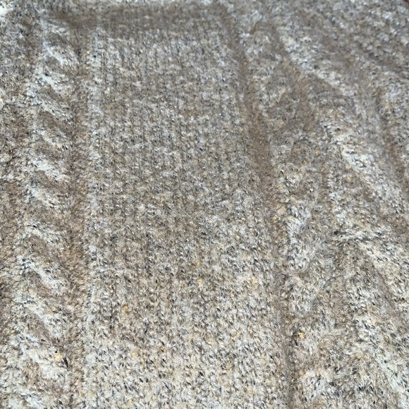 Tan/gray cropped sweater. Size small. Universal Threads - Picture 5 of 5